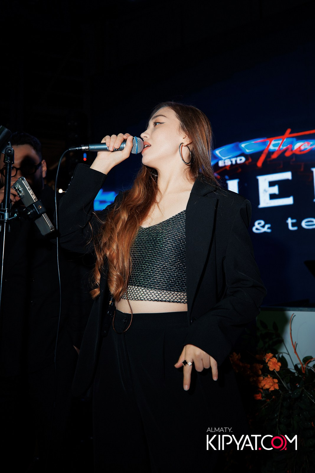 FRIENDS BAR & TERRACE. КИПЯТКОМ АЛМАТЫ!