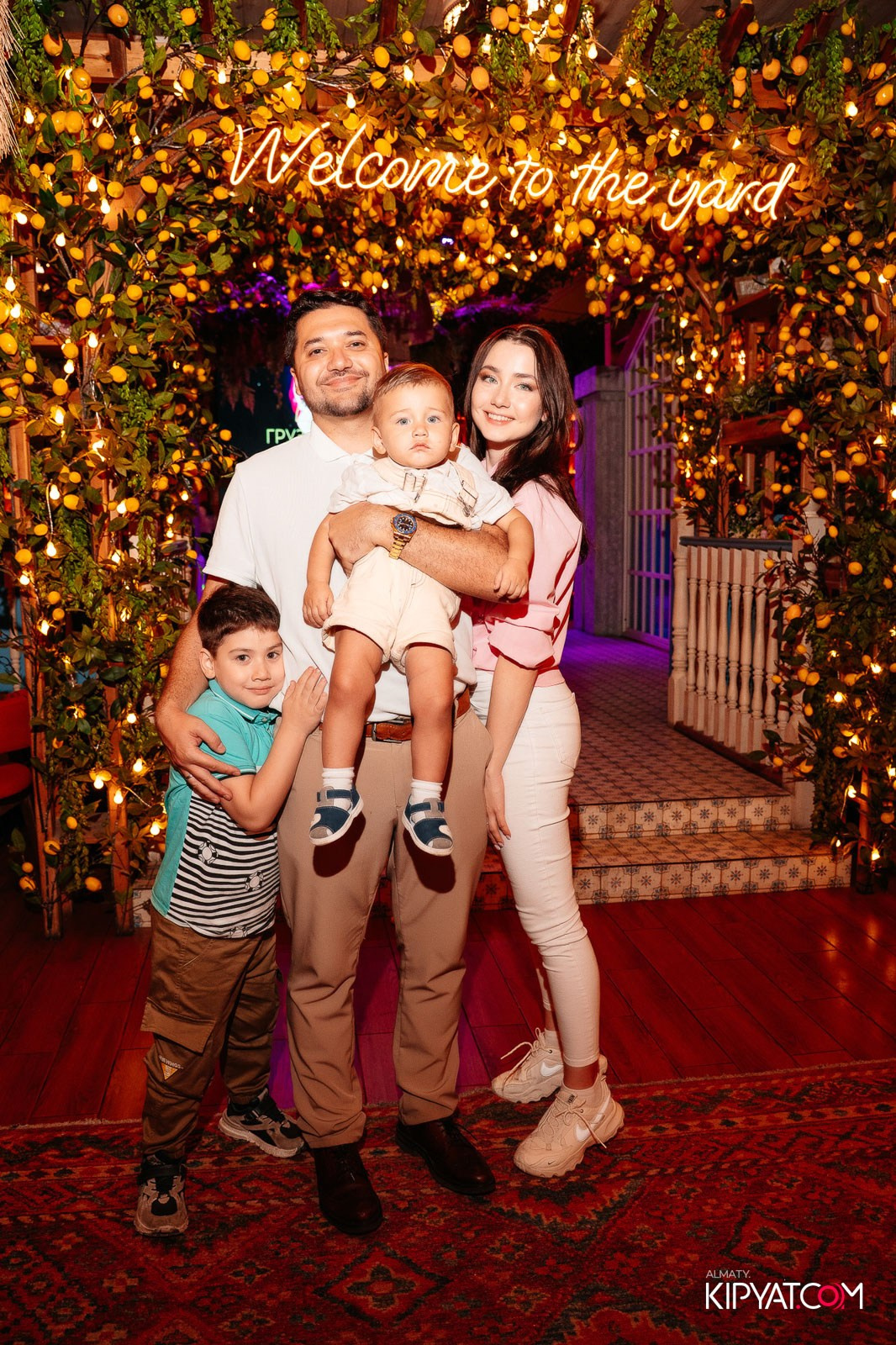 ГРУЗИНСКИЙ ДВОР НА КАБАНБАЙ БАТЫРА. КИПЯТКОМ АЛМАТЫ!