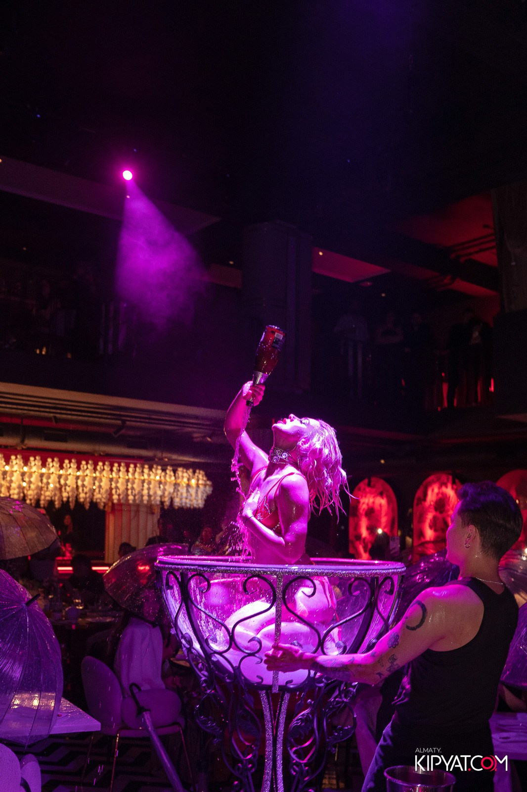 QUEEN. КИПЯТКОМ АЛМАТЫ!