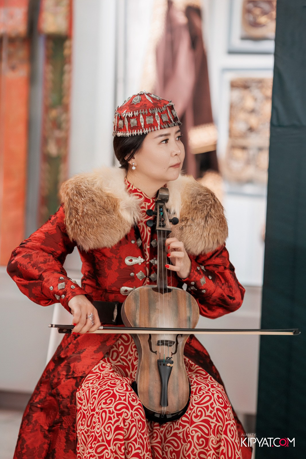 FASHION ПОКАЗ, КАЗАХСКОЙ НАЦИОНАЛЬНОЙ ОДЕЖДЫ. КИПЯТКОМ АЛМАТЫ!