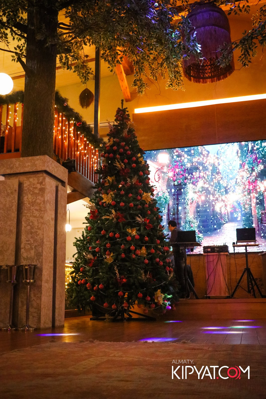 ГРУЗИНСКИЙ ДВОР НА КАБАНБАЙ БАТЫРА. КИПЯТКОМ АЛМАТЫ!