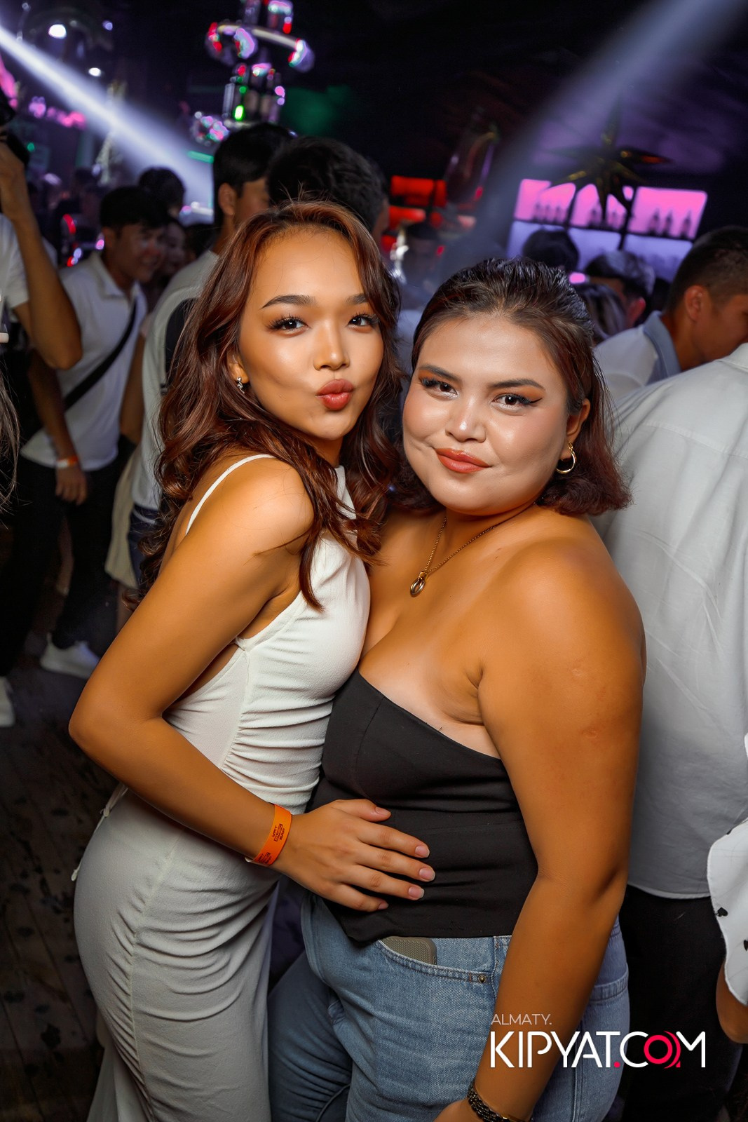 UYAT EMES BAR. КИПЯТКОМ АЛМАТЫ!