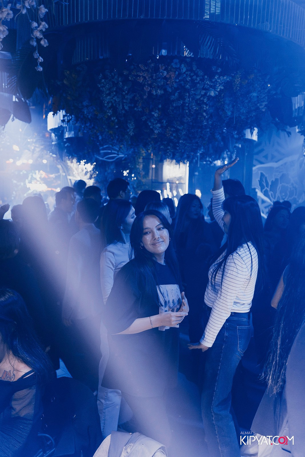 FRIENDS BAR & TERRACE. КИПЯТКОМ АЛМАТЫ!