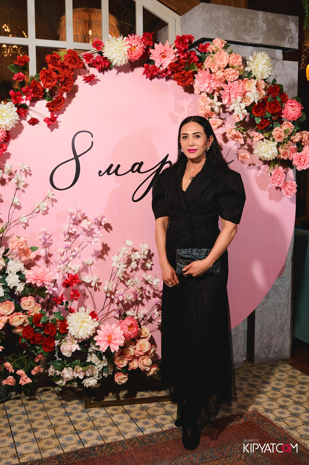 ГРУЗИНСКИЙ ДВОР НА КАБАНБАЙ БАТЫРА. КИПЯТКОМ АЛМАТЫ!