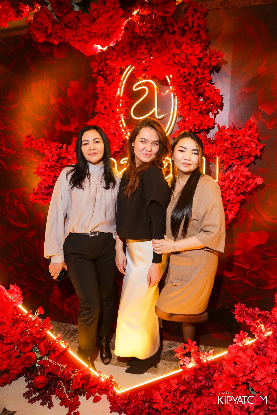 РЕСТОРАН ALAZANI НА КАБАНБАЙ БАТЫРА. КИПЯТКОМ АЛМАТЫ!