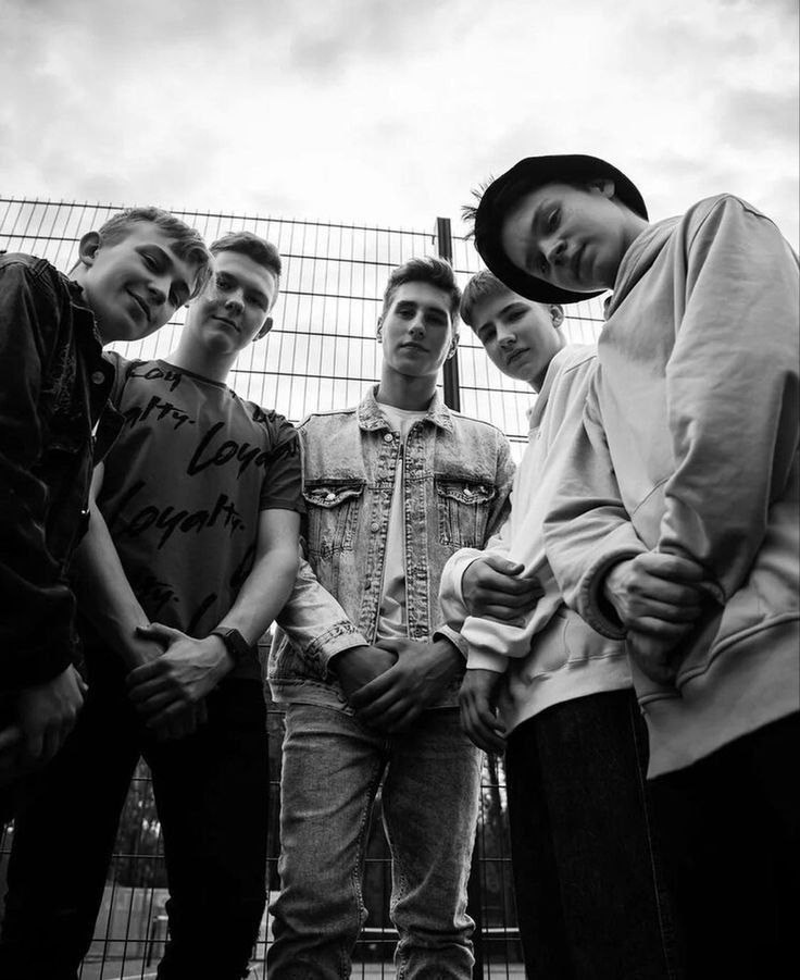 По трое-пятеро