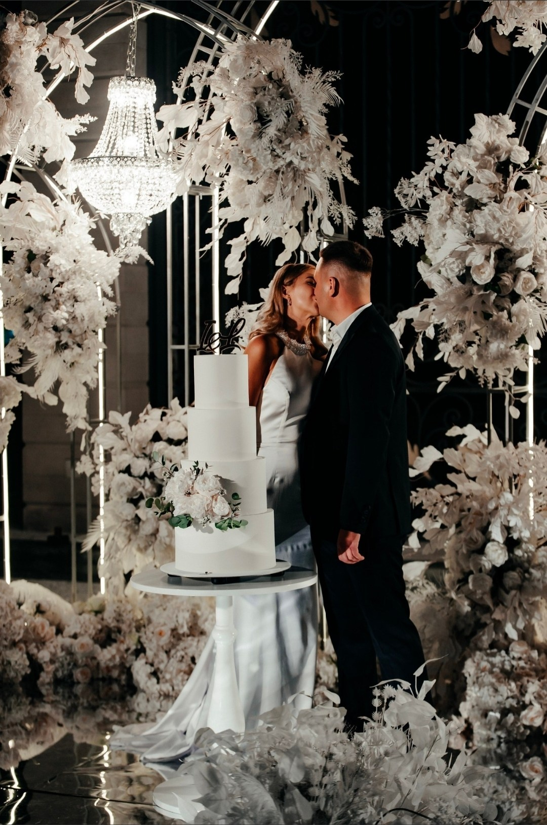 ЛЮБОВЬ СПАСЁТ МИР ♥️