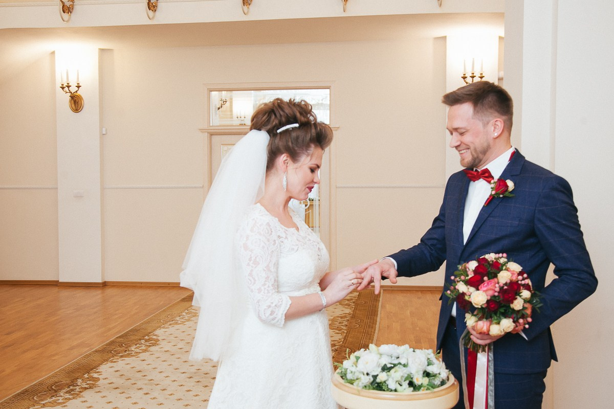 Зимняя свадебная фотосъемка в Санкт-Петербурге. Фотограф крещение венчание в Петербурге! Помогает подобрать храм и посоветовал душевного батюшку в СПб