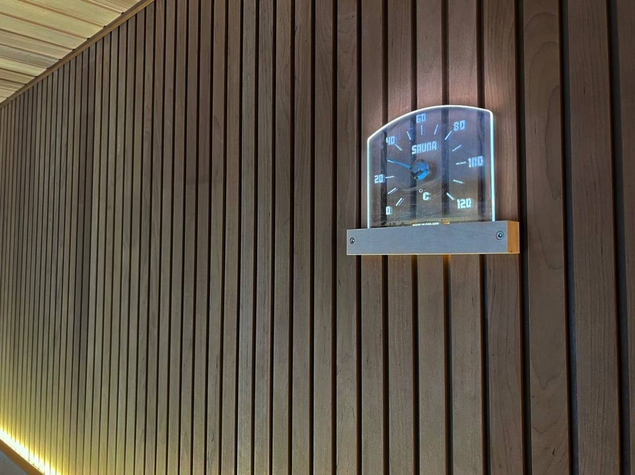 Сауна в Истре из ольхи разного профиля и разной степени термообработки. Огромное панорамное окно и 16.5 кВт энергии, преобразованной в пар!. SaunaTopMasters