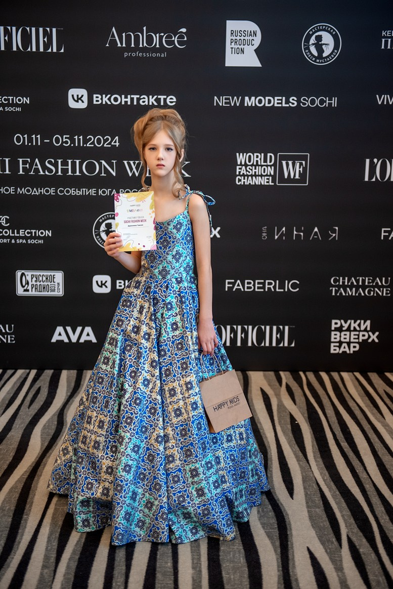 SochiFashionWeek2024 дизайнер Юлия Крылова. Семейный и коммерческий фотограф в Сочи Александр Бодунов