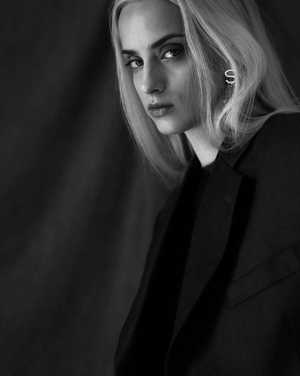 Модельный тест со стилистом и визажистом — цифра и плёнка. Свадебный фотограф Дмитрий Родионов — Санкт-Петербург и Ленинградская область