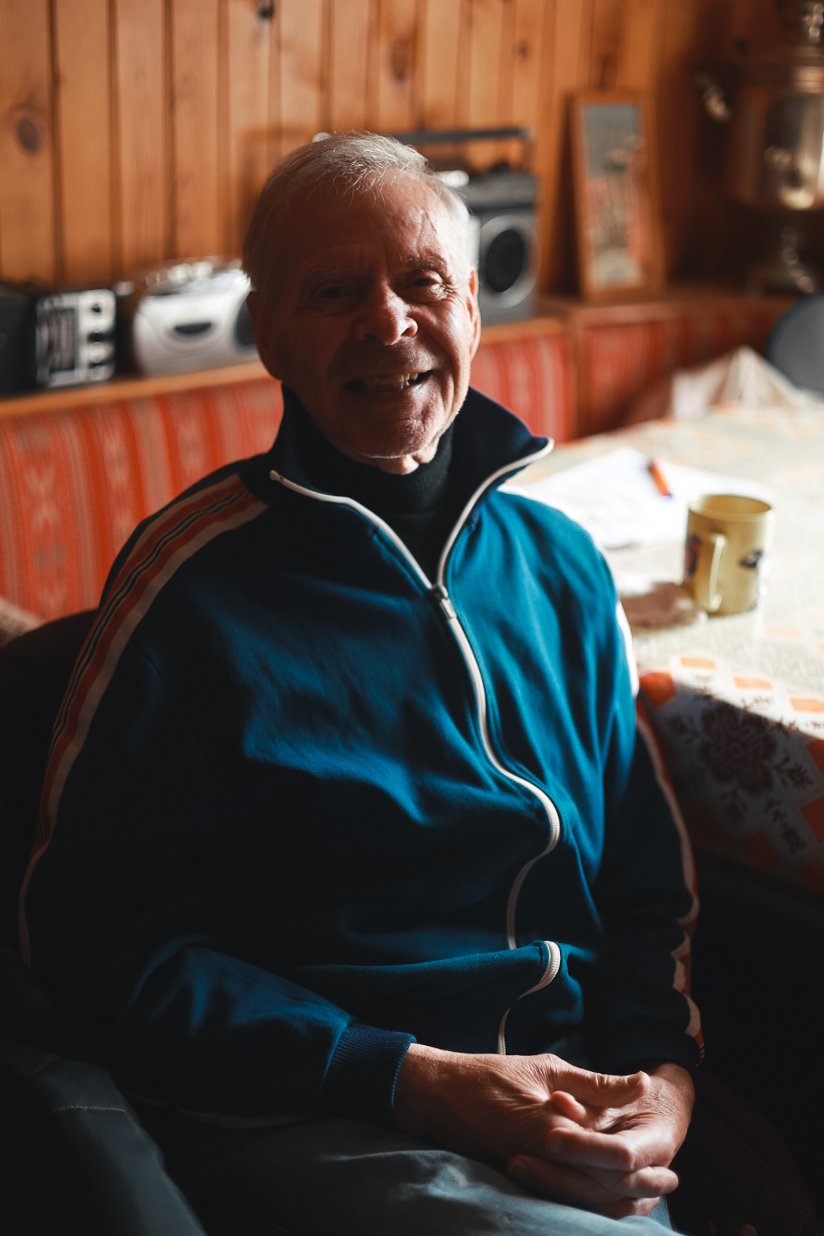 Фотографии бабушек за игрой в домино и дачной жизни. Портретный и семейный фотограф в Москве Мария Рослякова