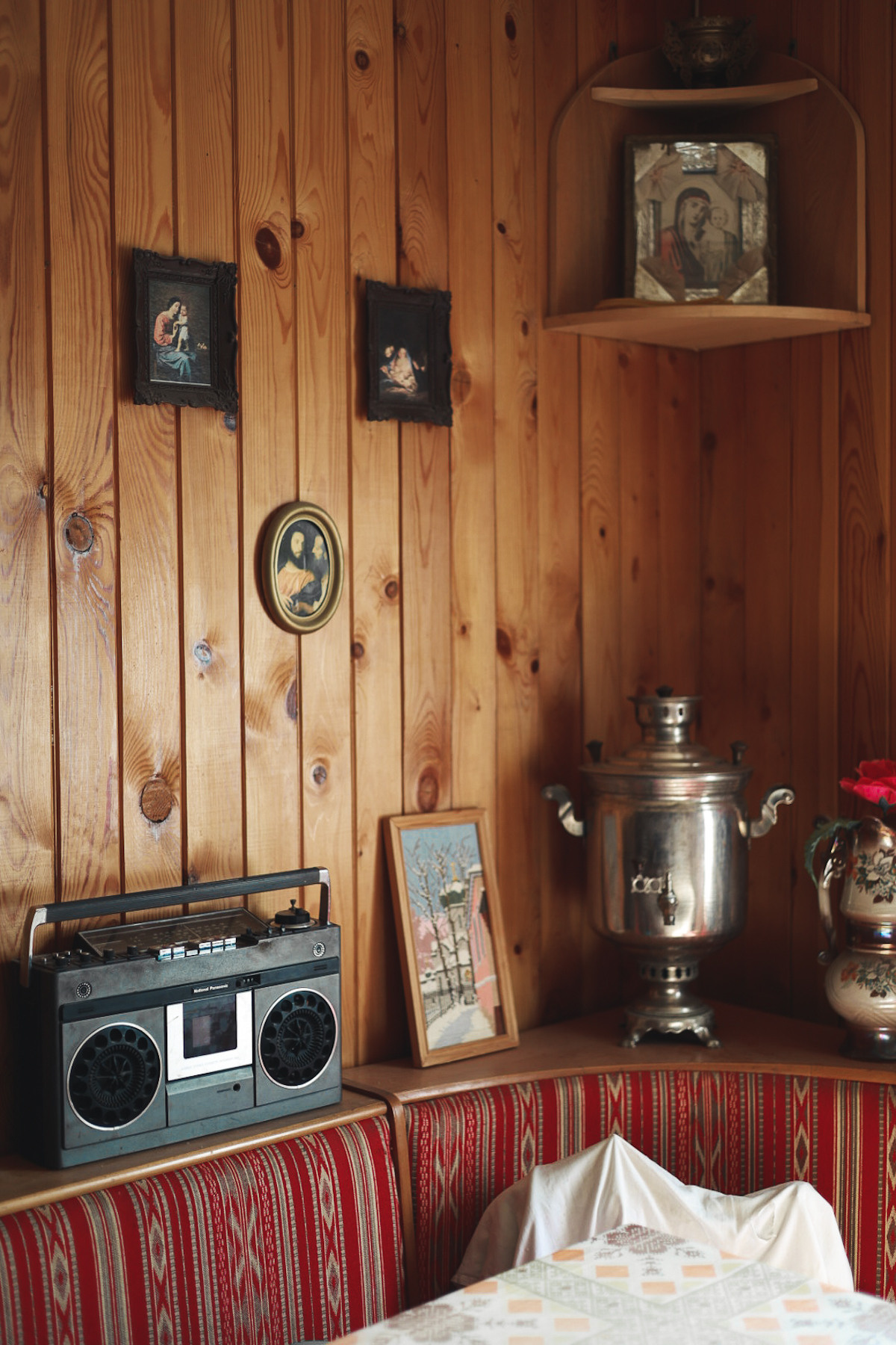 Фотографии бабушек за игрой в домино и дачной жизни. Портретный и семейный фотограф в Москве Мария Рослякова