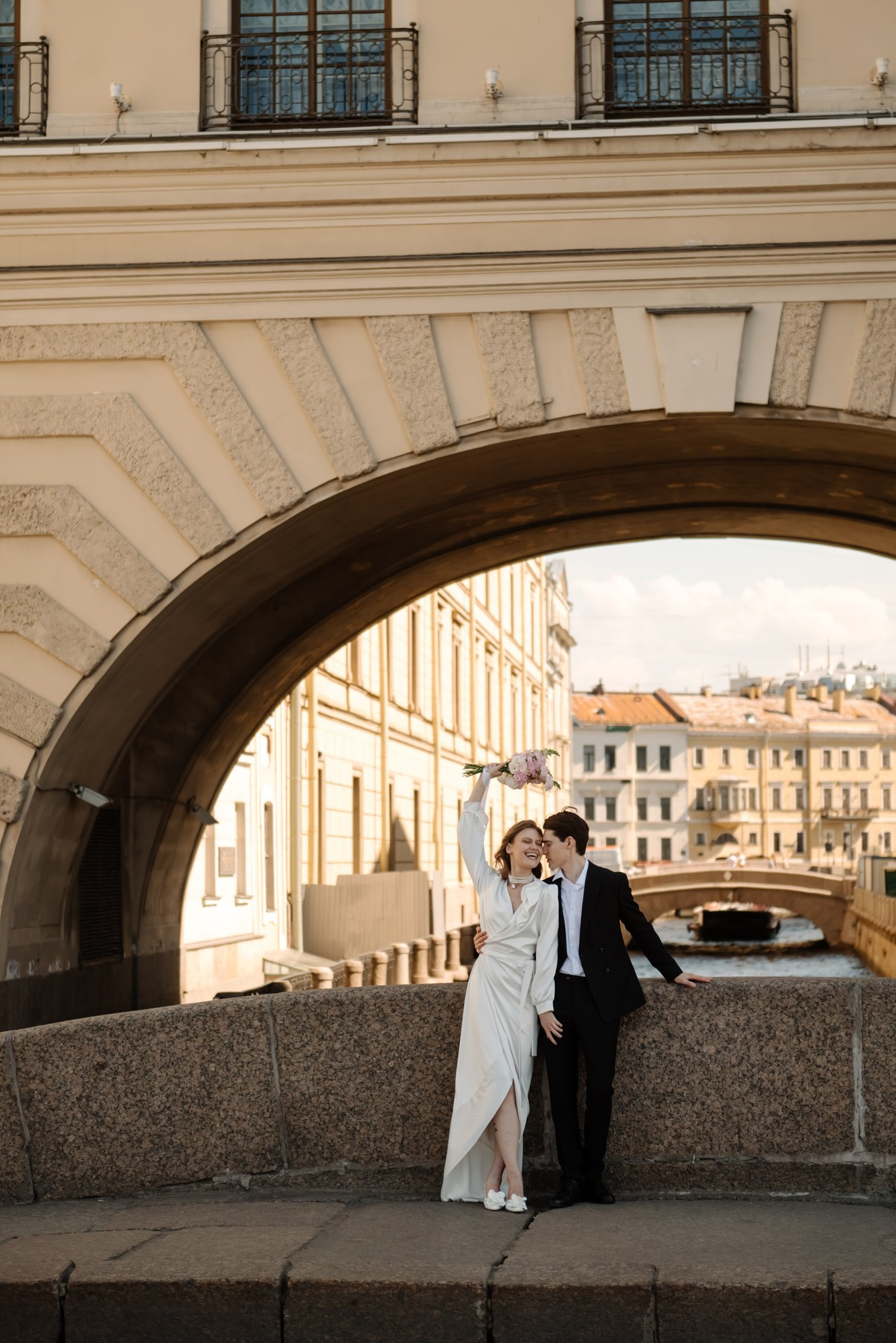 Прогулка у Эрмитажа. Свадебный и сеейный фотограф в Санкт-Петербурге Елена Худякова