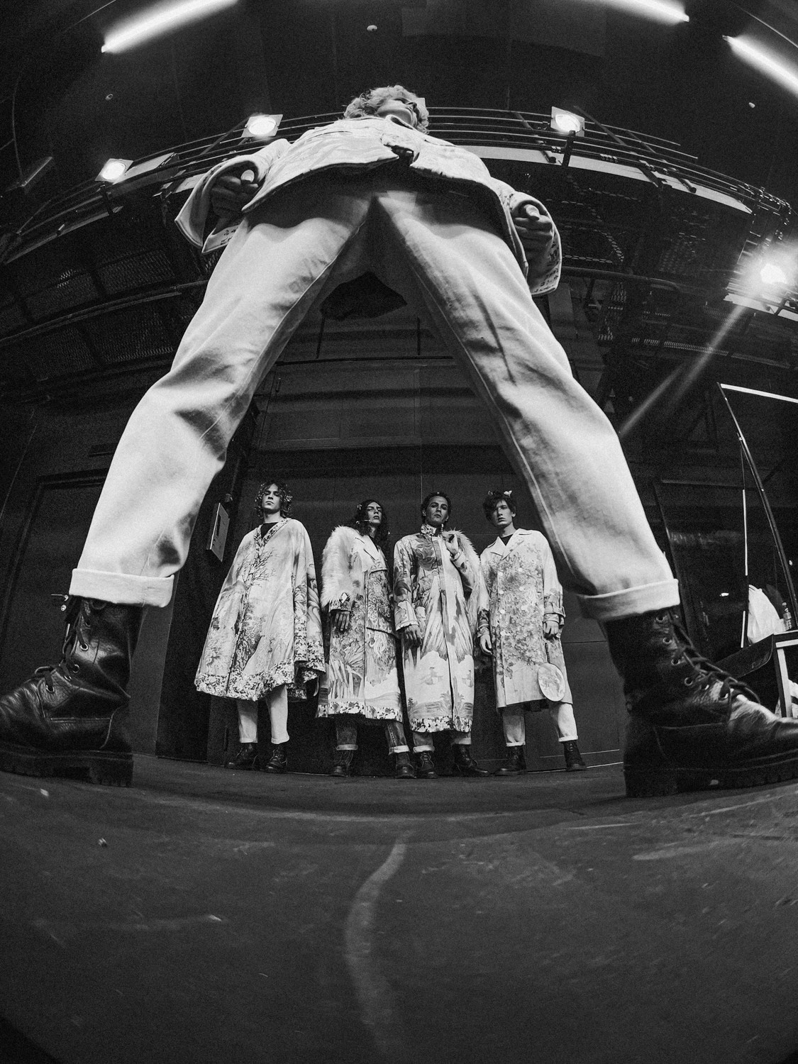 Современная концептуальная фотография о теле, уязвимости и идентичности. Визуальная практика на стиле честности, пост-иронии и искусства.Рекламная фотография, Концептуальная фотография, Современный художник, Психология, Коммерческий фотограф, Репортажный фотограф, Стрит фотография, Арт, Сюрреализм, Мобильная фотография, Снято на айфон, Дима Бурза