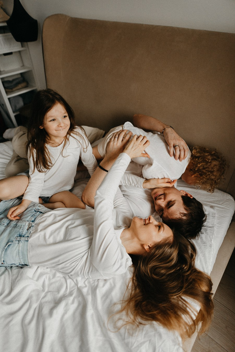 Костя, Яна, Кристина, Леон | дома