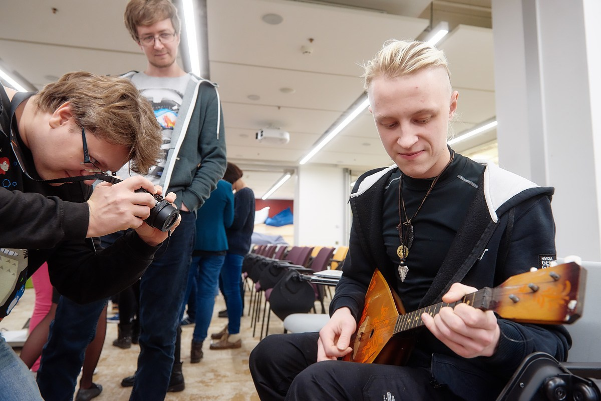 Нейромонах Феофан в Avito. Репортажный фотограф в Москве Вадим Францев