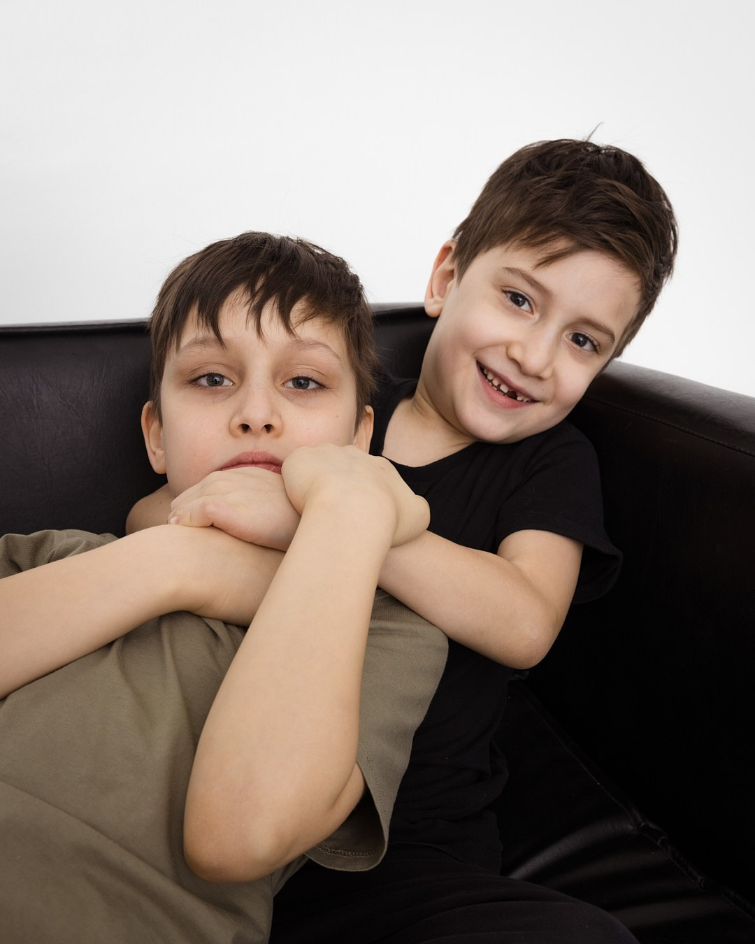 ZARA WITH BOYS 2023. Portrait photographer Masha Murzha