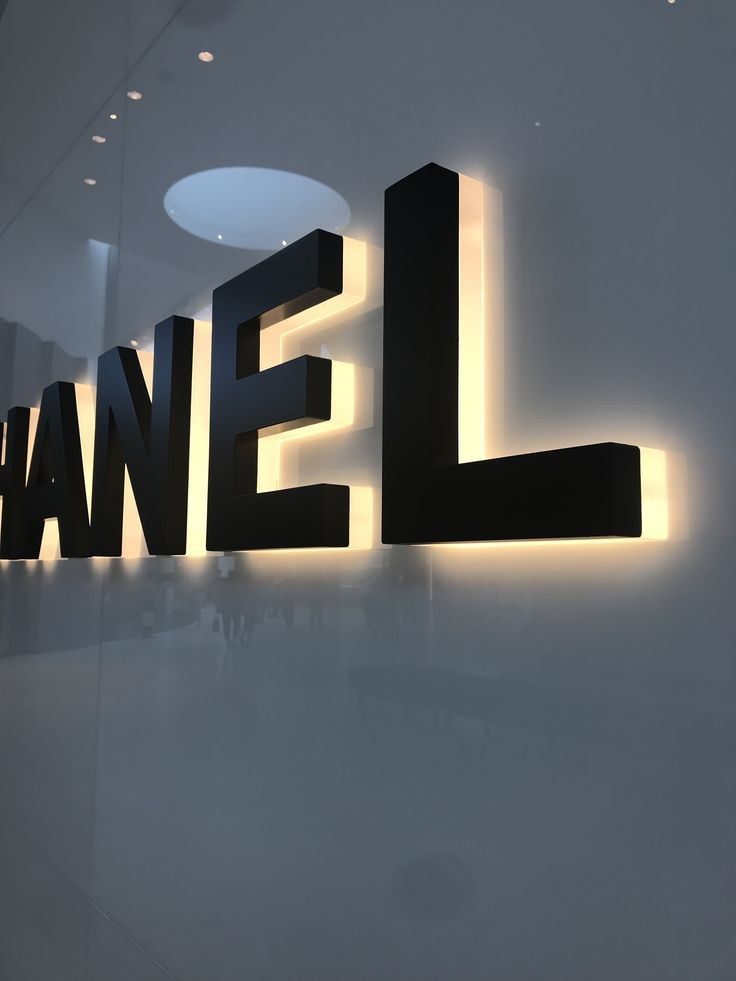 Светодиодные вывески для офисов в Крыму — современный стиль