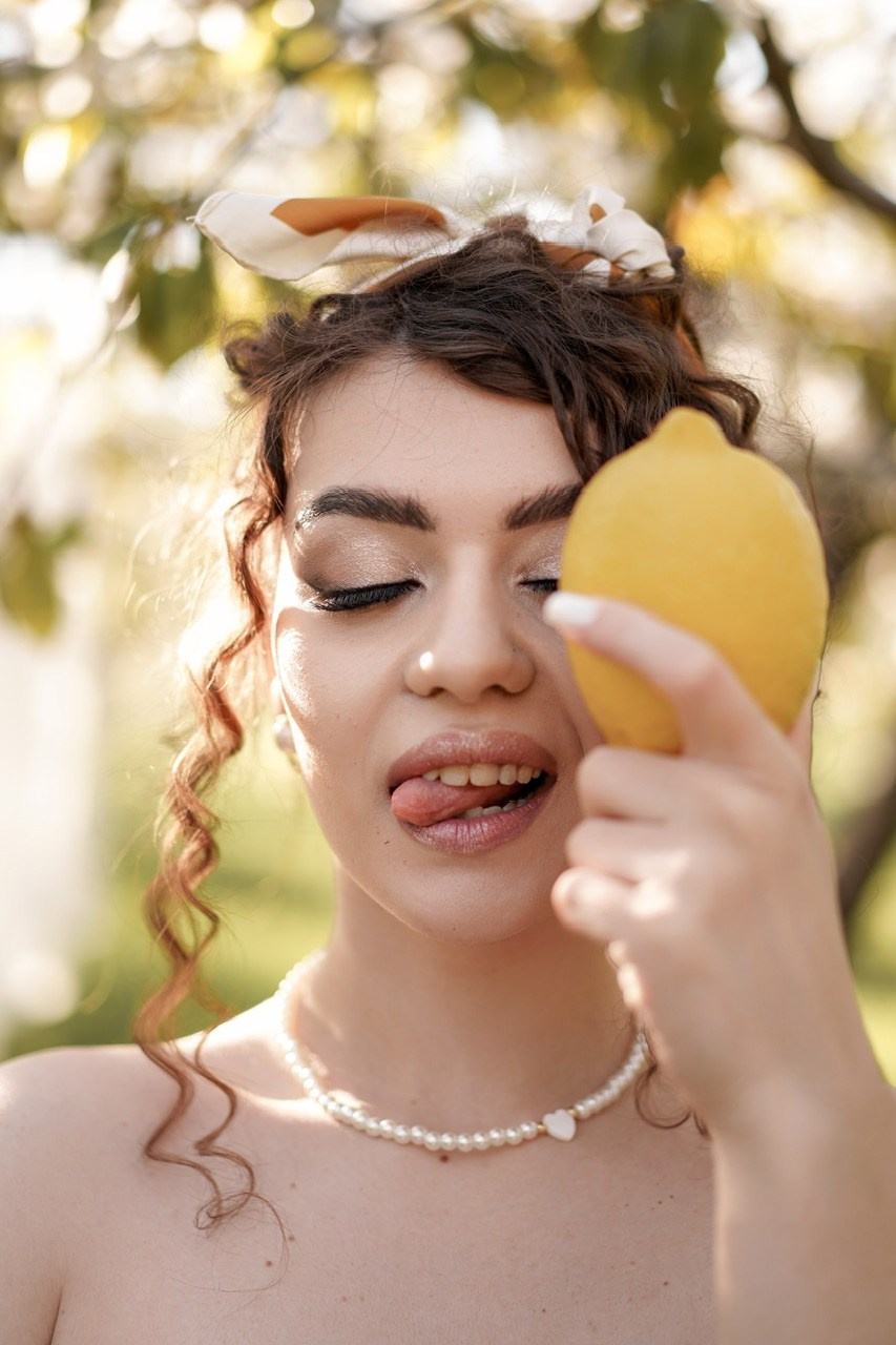 Девушка с лимонами. Свадебный фотограф в Ростове-на-Дону. Таинство Крещения и Венчания, семейные фотосессии. Алёна Чёботова