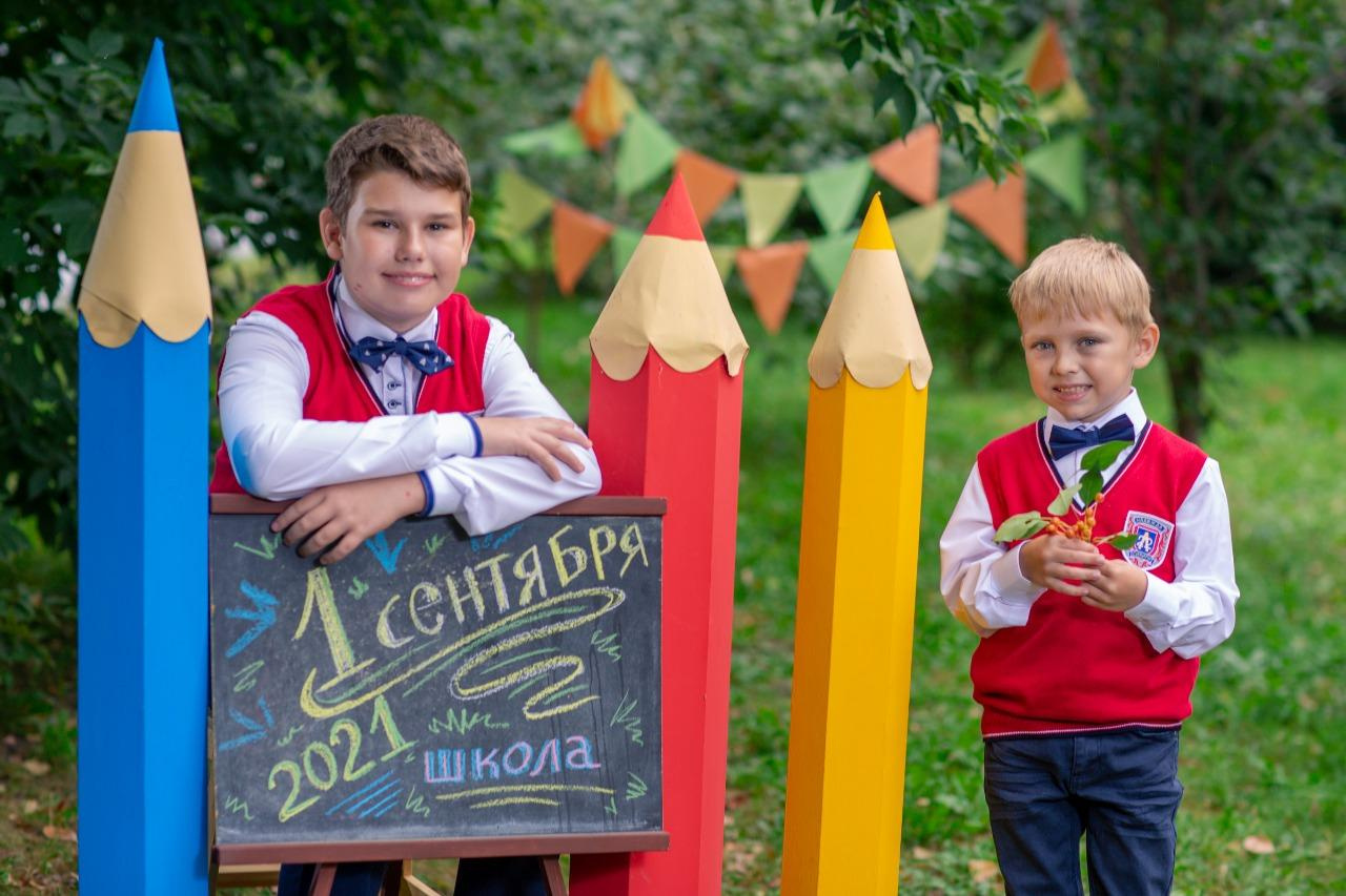 Фотопроект и фотодень для школьников и классов с декорациями. Выпускной альбом Новосибирск