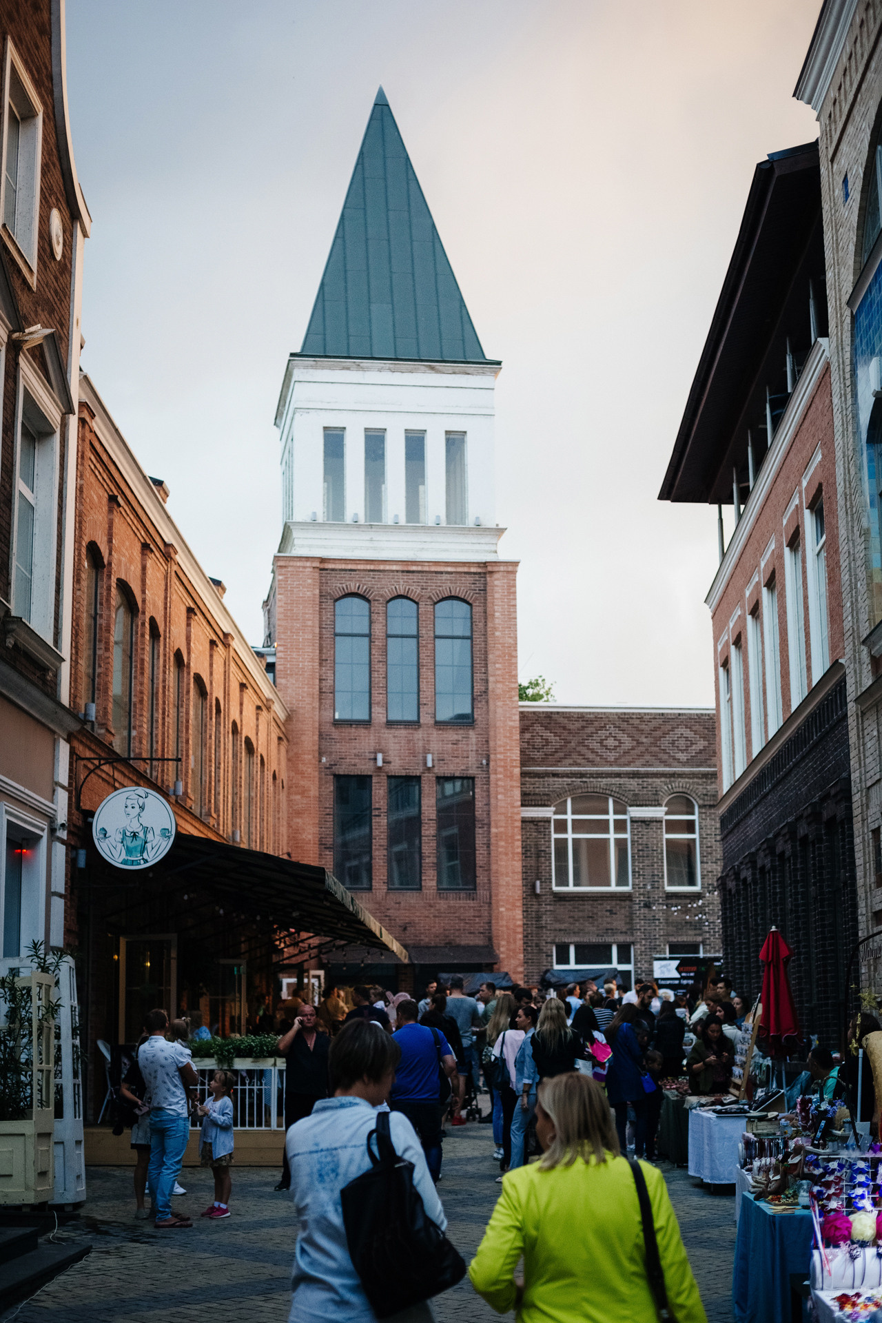 Отражение атмосферы гастрофеста в Петровском квартале. Свадебный и семейный фотограф в Таганроге Бакарюк Антон
