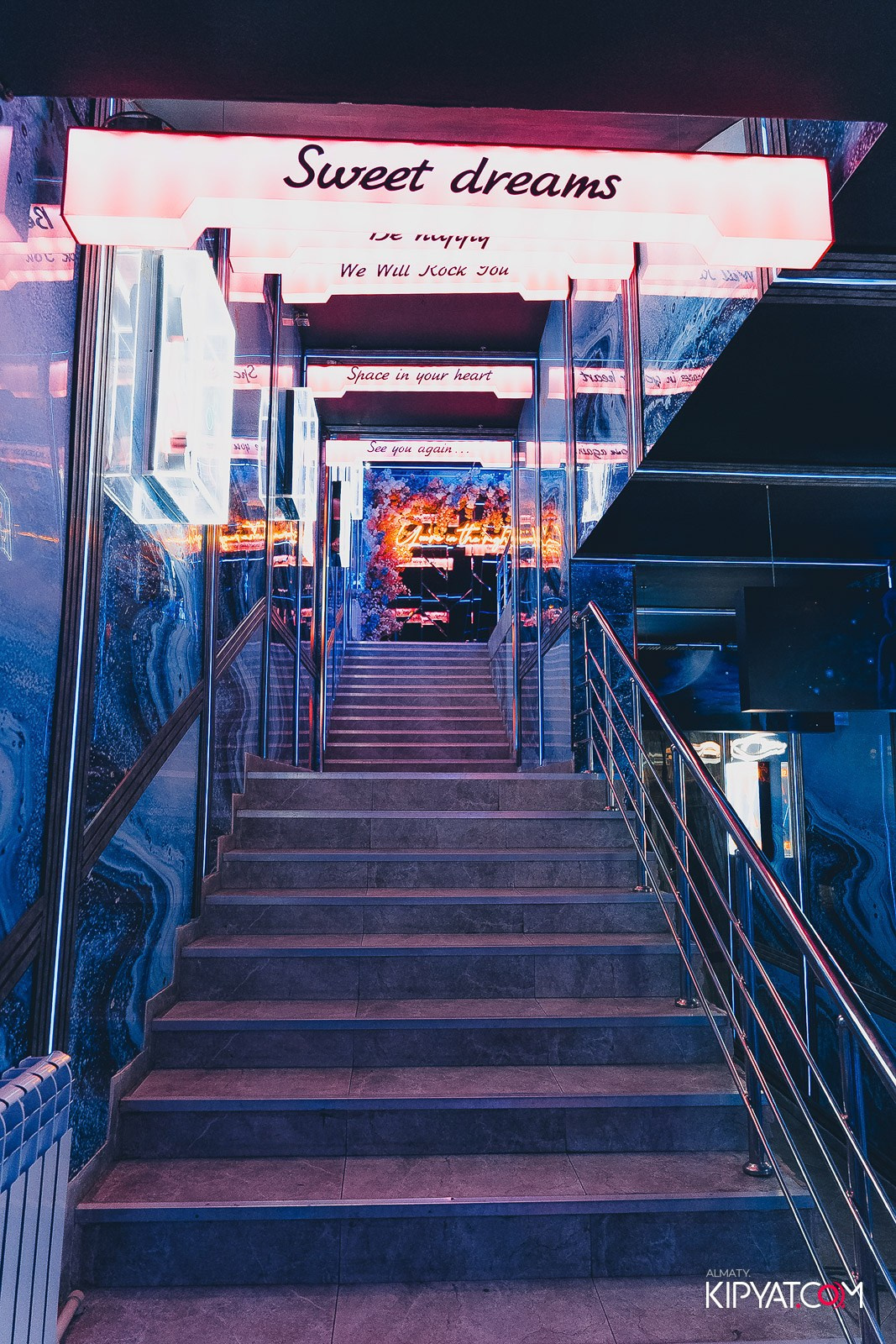 КАРАОКЕ РОЯЛЬ COSMO. КИПЯТКОМ АЛМАТЫ!