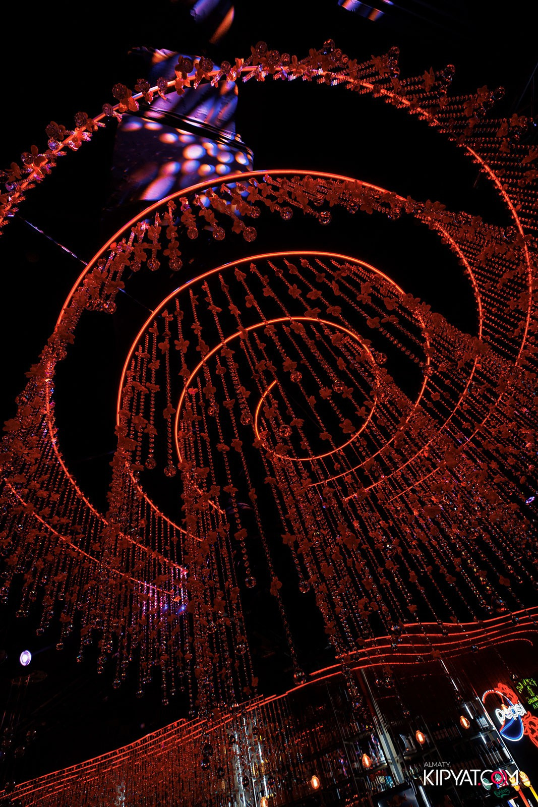 FRIENDS BAR & TERRACE. КИПЯТКОМ АЛМАТЫ!