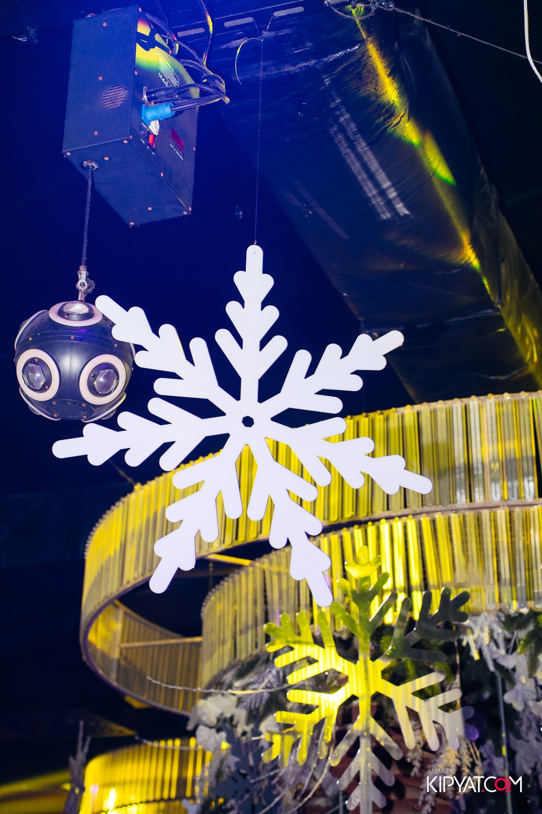 FRIENDS BAR & TERRACE. КИПЯТКОМ АЛМАТЫ!