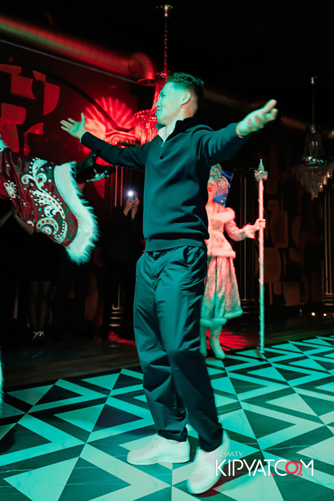 OBLAKO LOUNGE BAR. КИПЯТКОМ АЛМАТЫ!