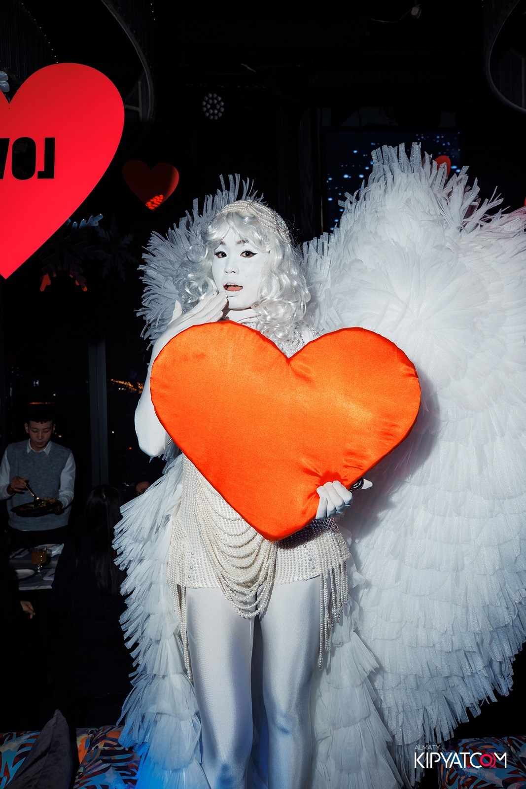 FRIENDS BAR & TERRACE. КИПЯТКОМ АЛМАТЫ!