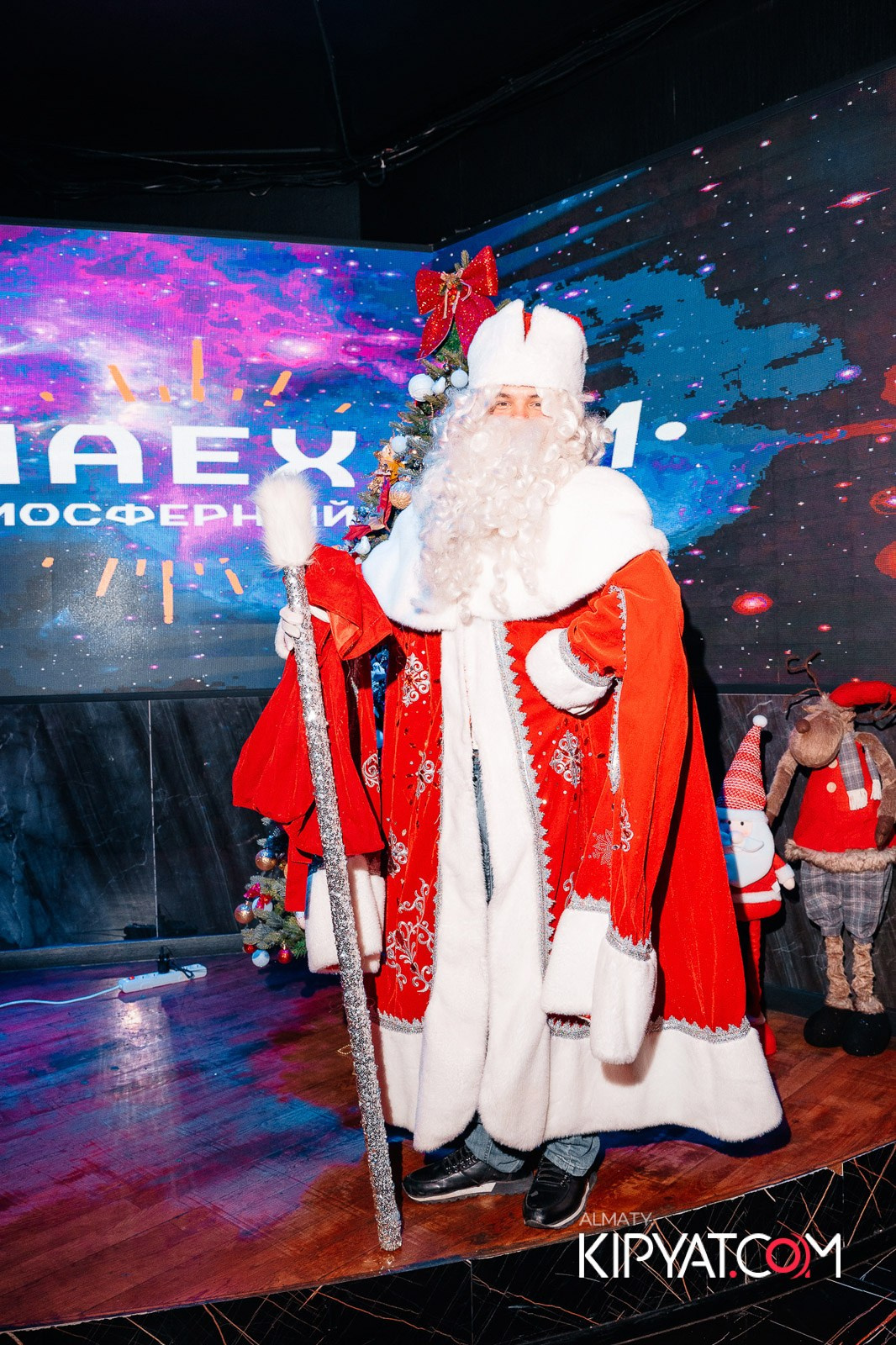 БАР ПАНАЕХАЛИ НА ТОЛЕ БИ. КИПЯТКОМ АЛМАТЫ!