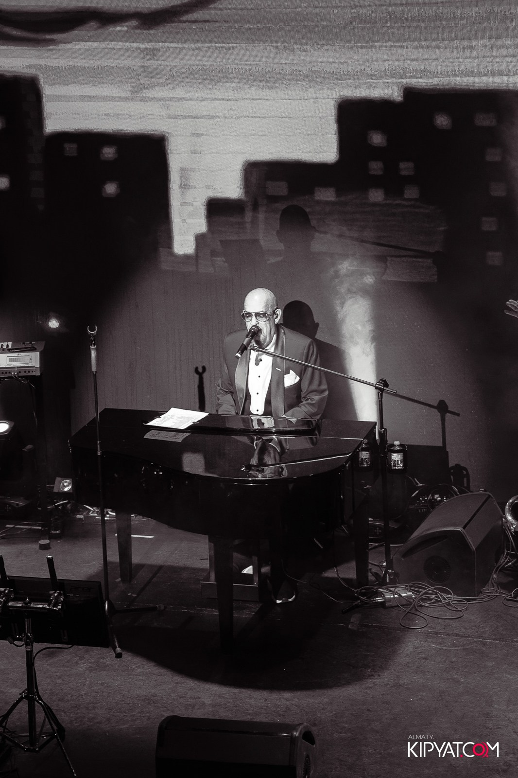 МИХАИЛ ШУФУТИНСКИЙ С СОЛЬНЫМ КОНЦЕРТОМ В QUEEN ALMATY. КИПЯТКОМ АЛМАТЫ!