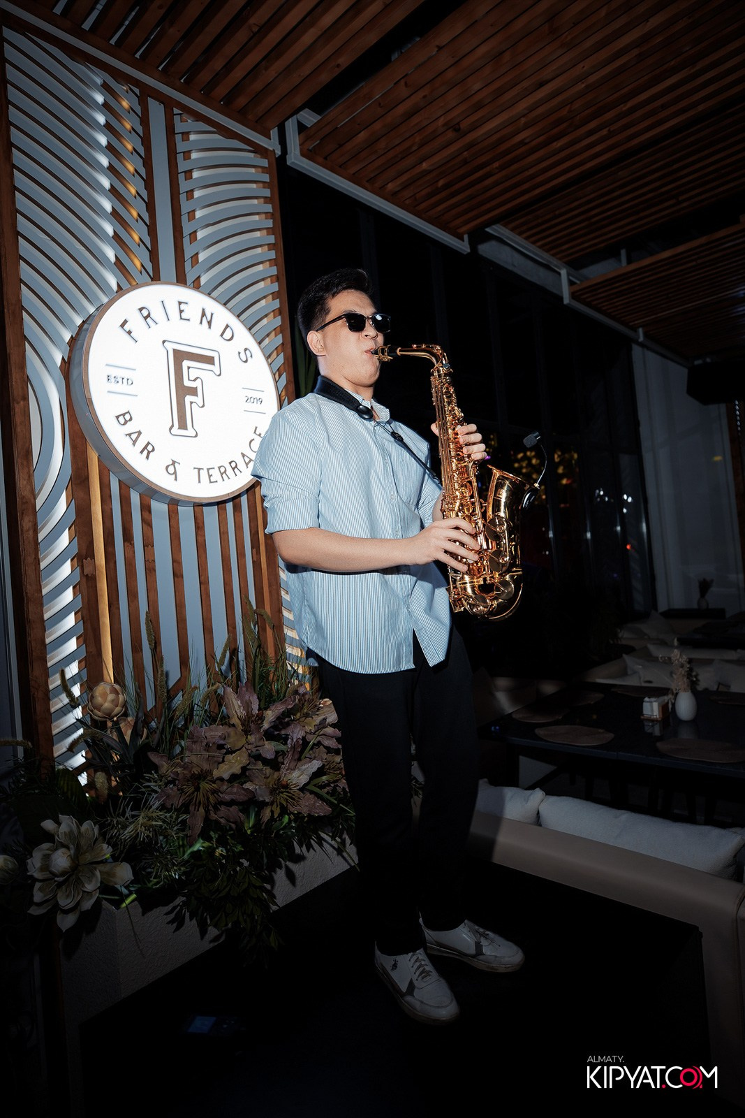 FRIENDS BAR & TERRACE. КИПЯТКОМ АЛМАТЫ!