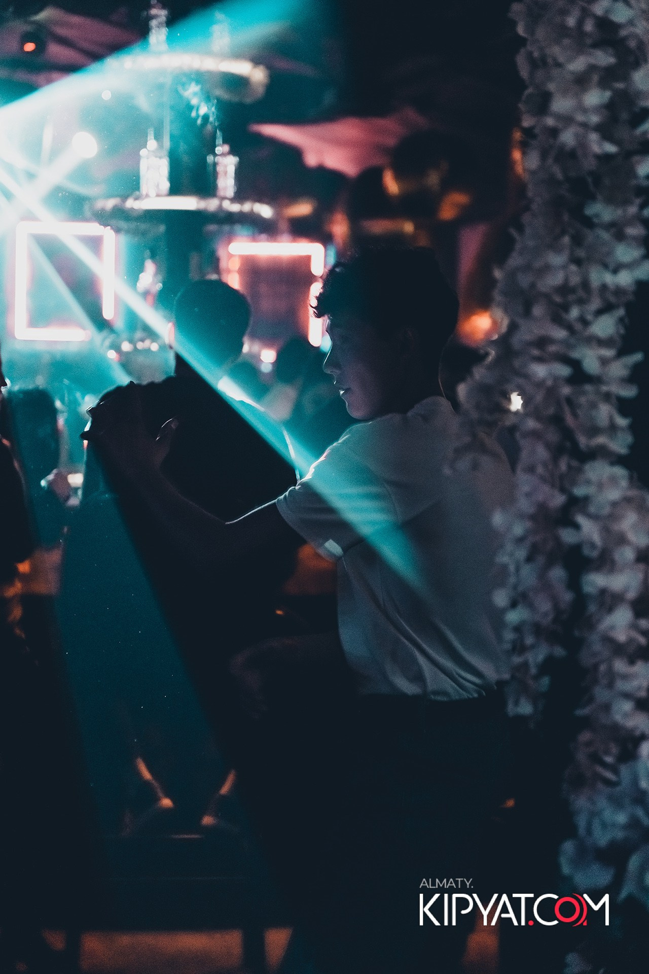 UYAT EMES BAR. КИПЯТКОМ АЛМАТЫ!