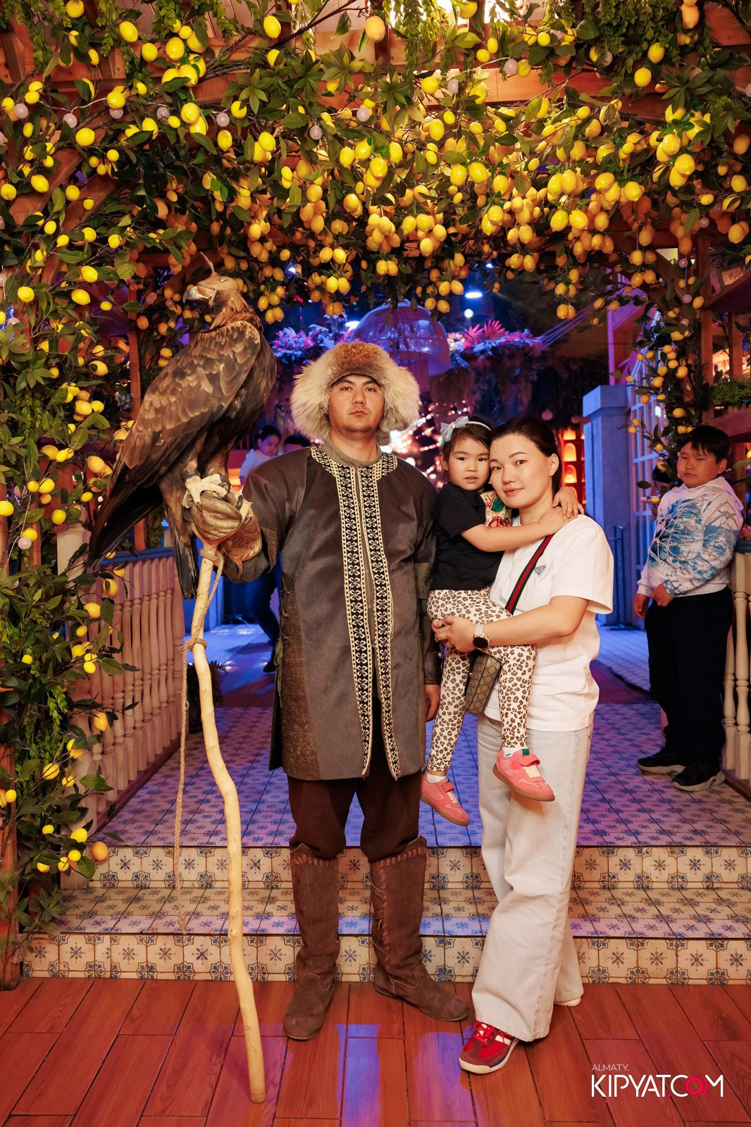 ГРУЗИНСКИЙ ДВОР НА КАБАНБАЙ БАТЫРА. КИПЯТКОМ АЛМАТЫ!