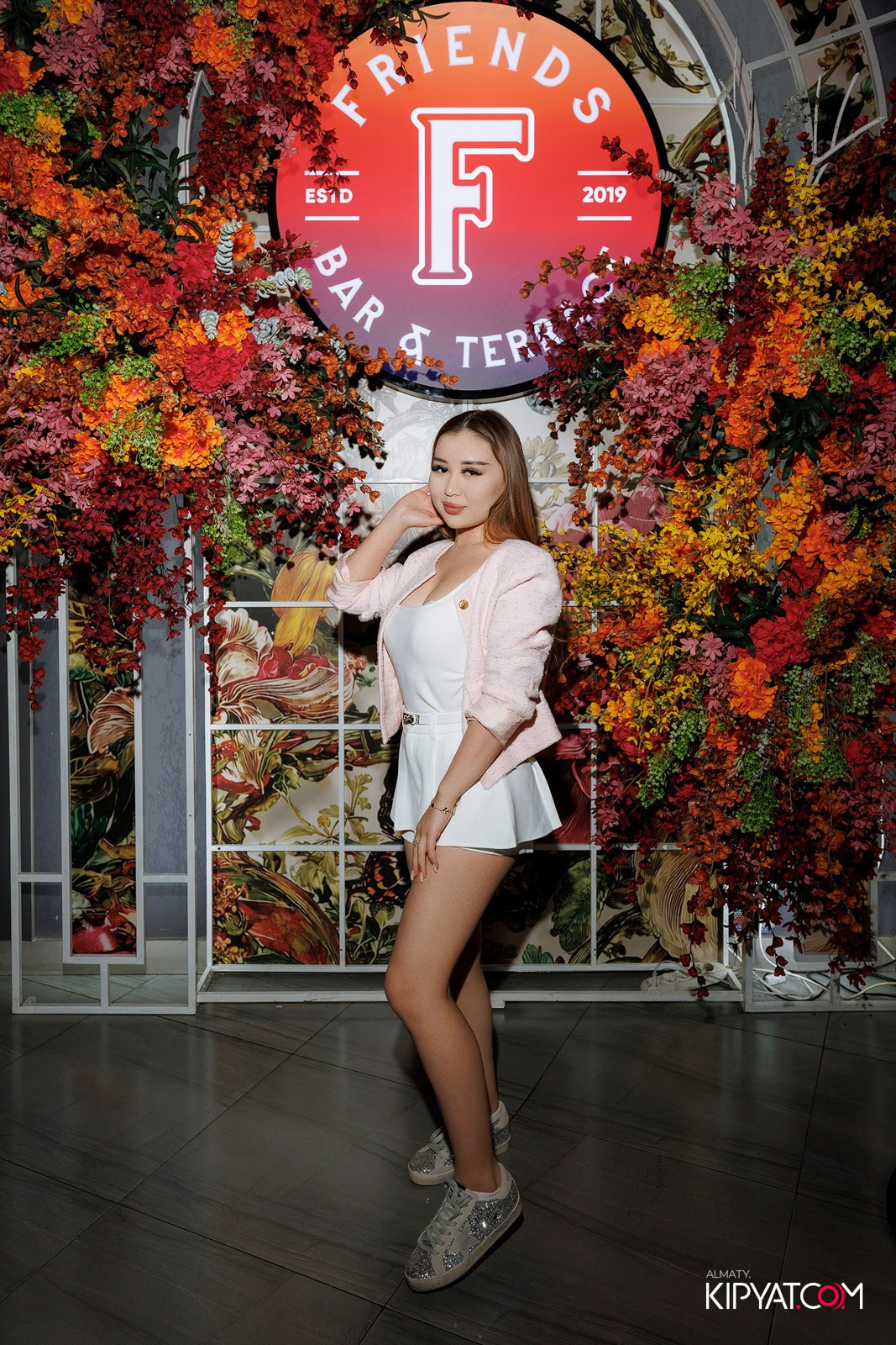 FRIENDS BAR & TERRACE. КИПЯТКОМ АЛМАТЫ! Фотосъемка мероприятий в Алматы