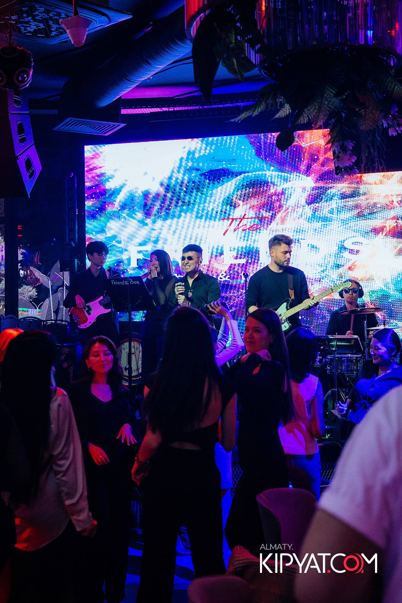 FRIENDS BAR & TERRACE. КИПЯТКОМ АЛМАТЫ!