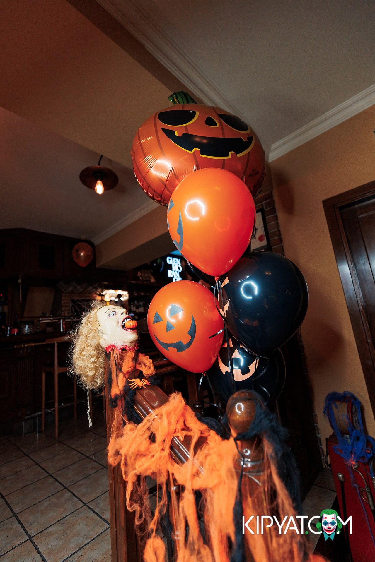 DICKENS RESTAURANT & BAR. КИПЯТКОМ АЛМАТЫ!