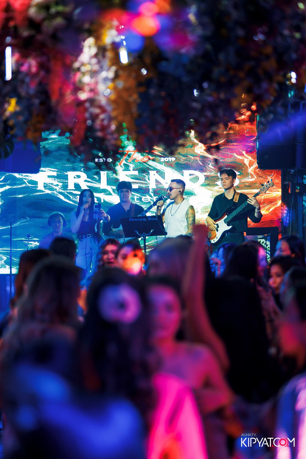 FRIENDS BAR & TERRACE. КИПЯТКОМ АЛМАТЫ!