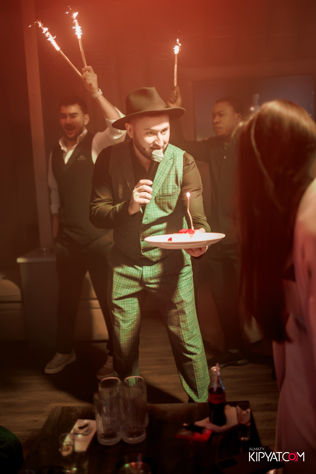 LAUREATE GRAND CAFÉ. КИПЯТКОМ АЛМАТЫ!