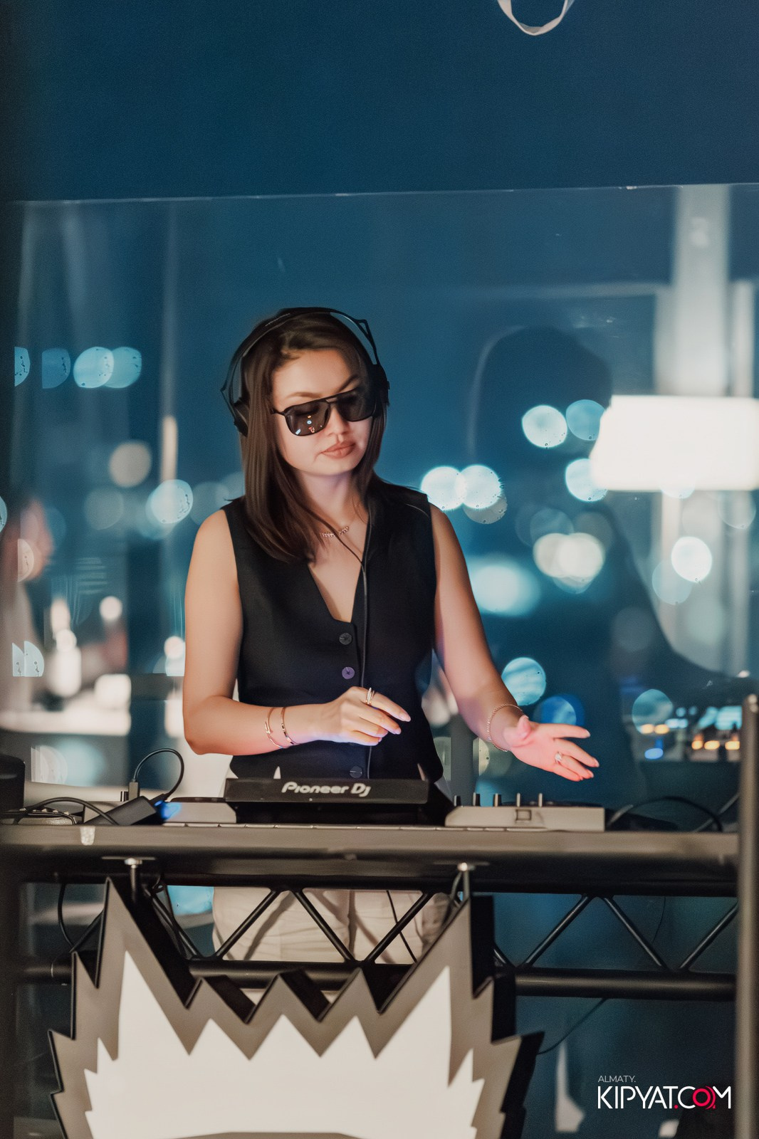 ВЫСТУПЛЕНИЕ DJ SUNQAR DJ BONI В SUNQAR BAR & RESTAURANT. КИПЯТКОМ АЛМАТЫ!