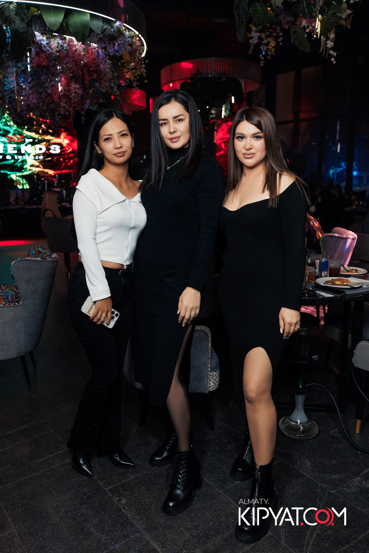 FRIENDS TERRACE & BAR. КИПЯТКОМ АЛМАТЫ! Фотосъемка мероприятий в Алматы