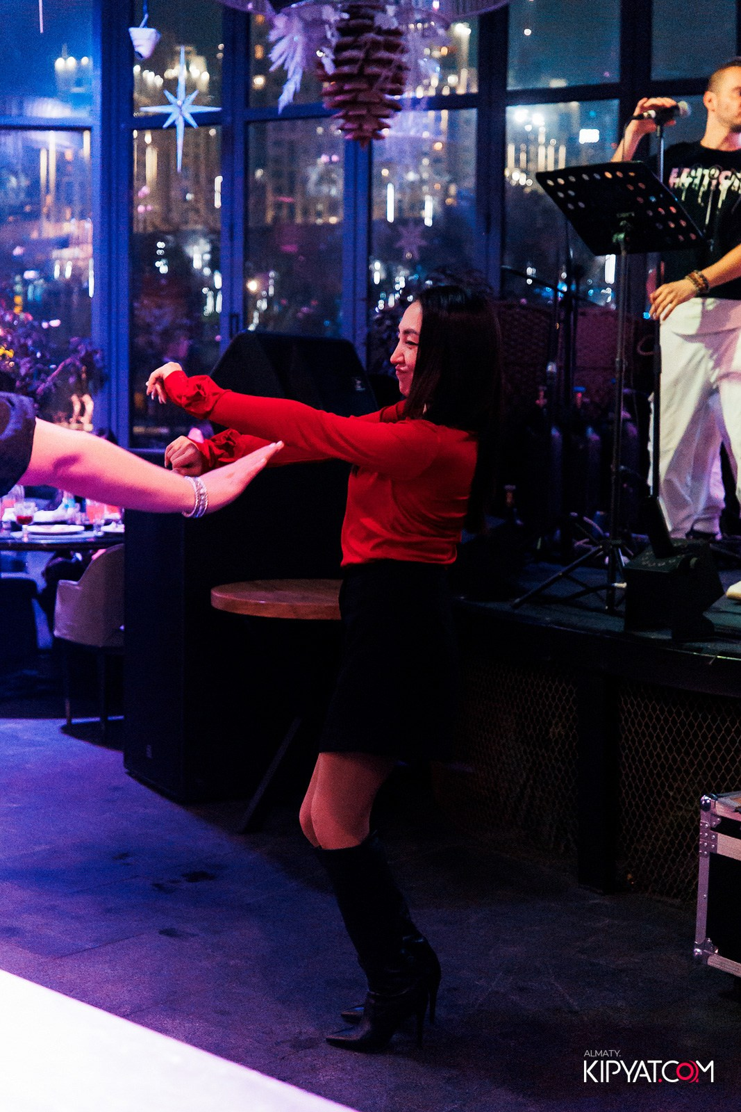FRIENDS BAR & TERRACE. КИПЯТКОМ АЛМАТЫ!