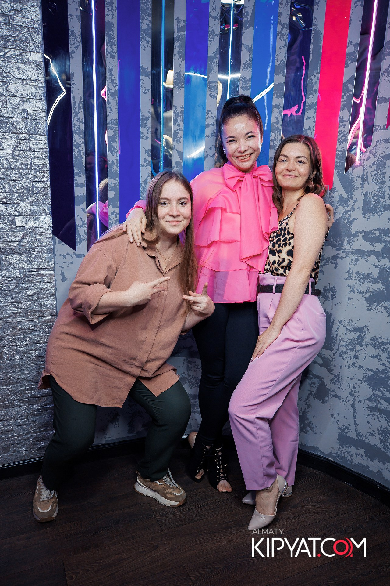 Ухо и Медведь на Гагарина. КИПЯТКОМ АЛМАТЫ!