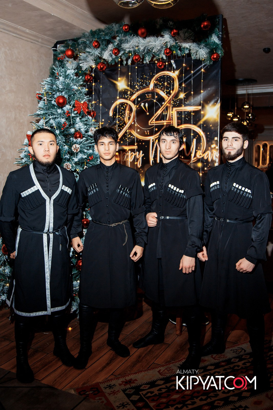 КАФЕ ЖАСМИН НА МОМЫШУЛЫ. КИПЯТКОМ АЛМАТЫ!