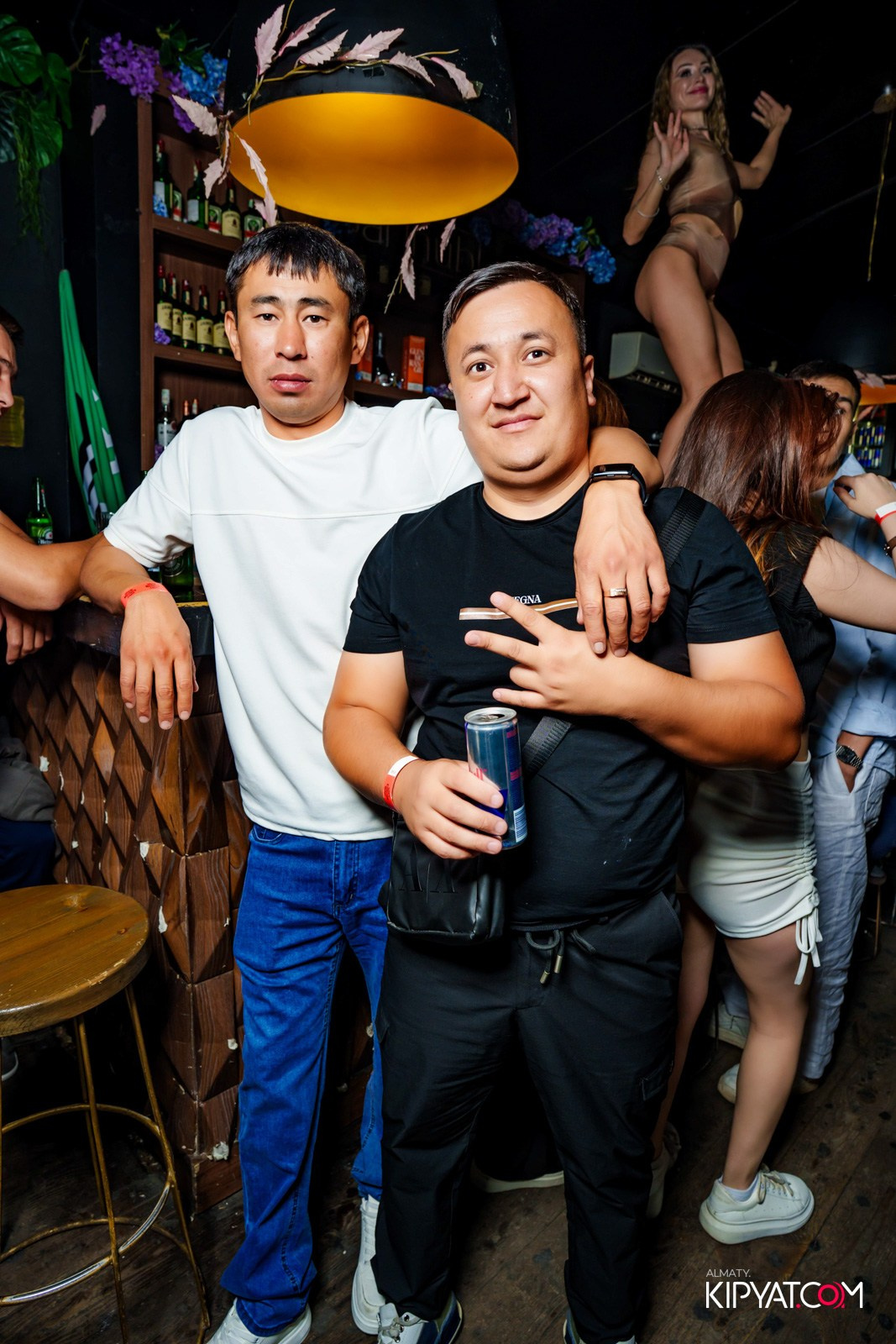 UYAT EMES BAR. КИПЯТКОМ АЛМАТЫ!