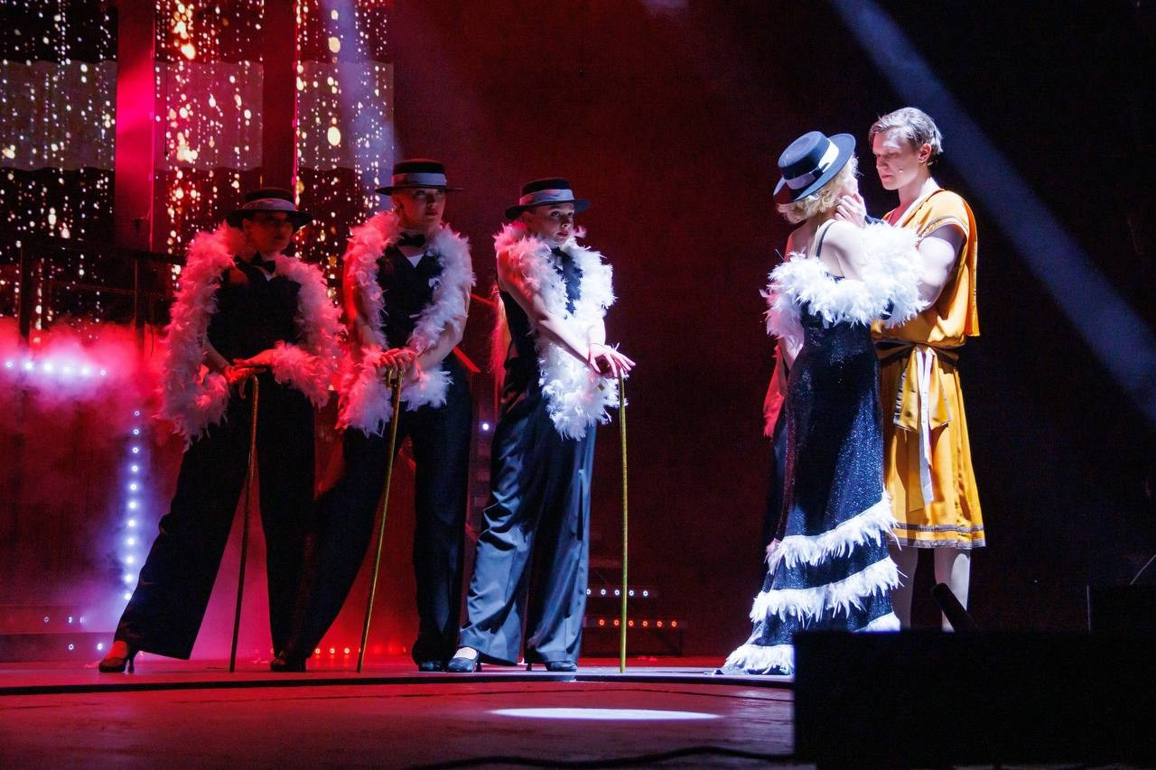 В ДЖАЗЕ ТОЛЬКО ДЕВУШКИ