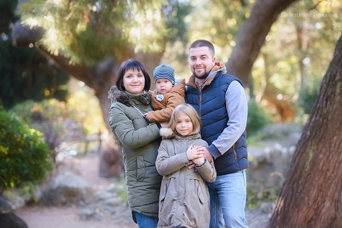 Семейная фотосессия в Форосе в парке осенью