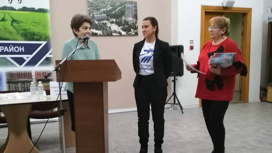 Выставка детского творчества и диалог с ведомствами: вместе решаем важные вопросы в библиотеке им. Шолохова 📚✨